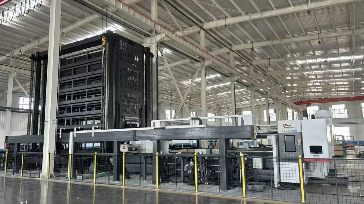 Automated storage tower feeding the machining line